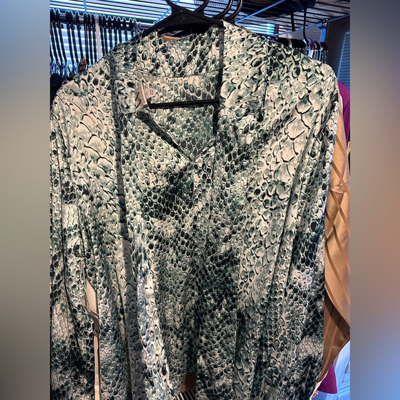 Worthington Blouse Large Blue Snake Print - Picture 2 of 5